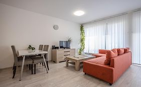 Spacious Terrace Apartment With Free Private Parking